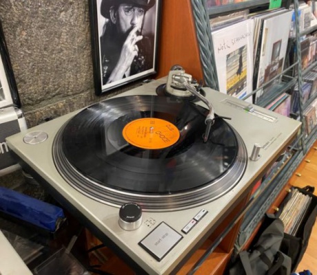 Τιμήθηκε ο δίσκος βινυλίου στην Τρίπολη