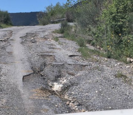 Διαλυμένος ο δρόμος προς το φαράγγι του Λούσιου (εικόνες)