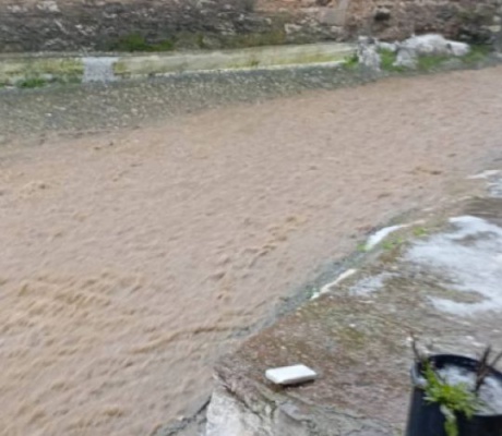 "Ποτάμια" οι δρόμοι στο χωριό Βάστα Μεγαλόπολης (εικόνες)