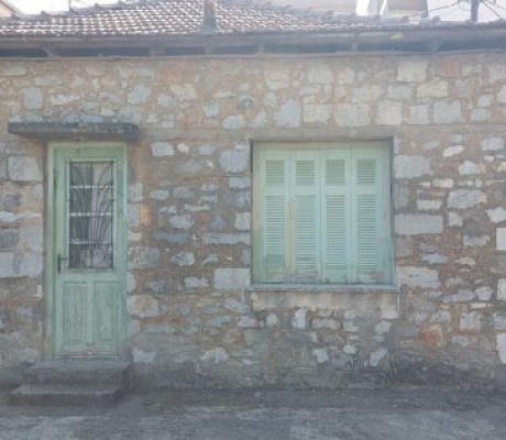 Πωλείται πέτρινη μονοκατοικία 80 τετραγωνικών με εξωτερική αποθήκη κοντά στην πλατεία Άρεως