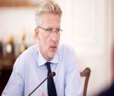 Υπουργός Επικρατείας για τα μέτρα: "Κατά μισό έως δύο μισθούς αυξάνεται το διαθέσιμο εισόδημα για κάθε εργαζόμενο"