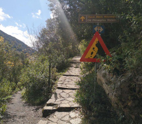 Γορτυνία | Αποκόπηκε η Μονή Φιλοσόφου – Κατέρρευσε όλος ο δρόμος από Μάρκου!