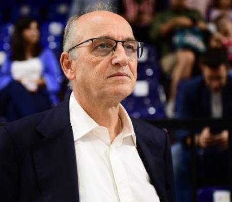 Ενώπιον του ανακριτή ο Βαγγέλης Λιόλιος – Υπέβαλε την παραίτησή του από την προεδρία της ΕΟΚ