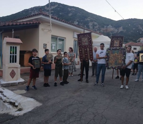 Η περιφορά της Εικόνας της Παναγίας στη Λίμνη Αρκαδίας (εικόνες)