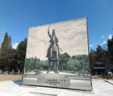 Εικόνες με τον έφιππο ανδριάντα του Κολοκοτρώνη τοποθετήθηκαν στην πλατεία Άρεως