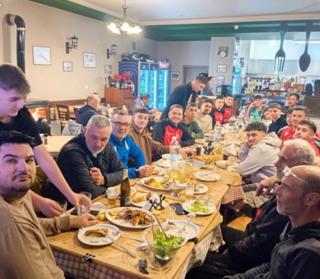 Γεύμα νίκης για την ποδοσφαιρική ομάδα του Λεωνιδίου! (εικόνες)