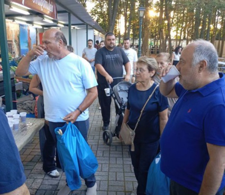 Ο Αρκάς Ευρωβουλευτής Δημήτρης Τσιόδρας δοκίμασε την Τεγεάτικη βυσσινάδα!