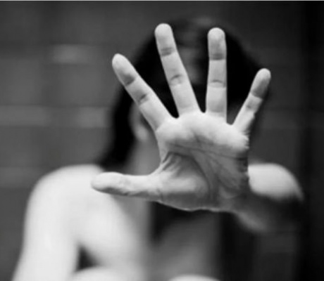Πάτρα | Επίθεση σε 13χρονη από τρεις συμμαθήτριές της, οι δύο την χτυπούσαν στο πρόσωπο και η άλλη τραβούσε βίντεο