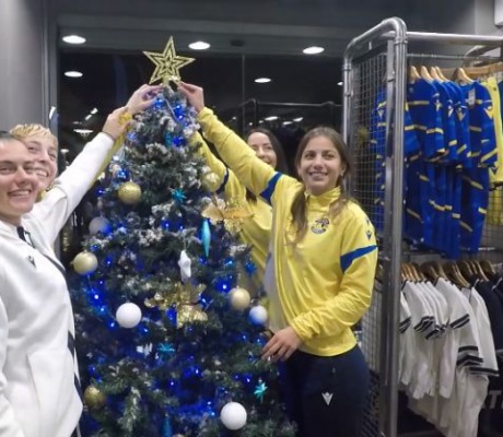 Τα κορίτσια του Αστέρα στόλισαν το Χριστουγεννιάτικο Δέντρο στο Star Store! (vd)