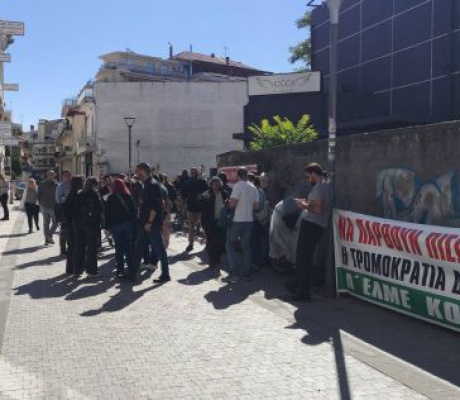 Νέα κινητοποίηση συμπαράστασης σε διωκόμενους εκπαιδευτικούς στην Τρίπολη (εικόνες)