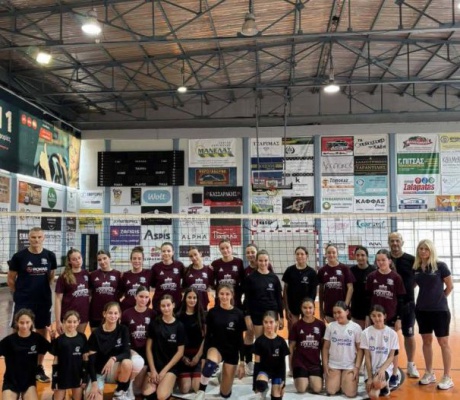 Η ομάδα βόλεϊ Κ14 του Αρκαδικού στο τουρνουά «Αγαμέμνων» (εικόνες)
