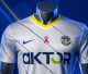 ASTERAS AKTOR | Mε τη λευκή εμφάνιση ενώνει τη φωνή του με κάθε γυναίκα στη μάχη κατά του καρκίνου του μαστού!