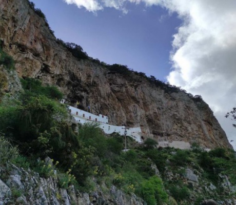 Αναστάσιμος Όρθρος και Θεία Λειτουργία στη Μονή Κοιμήσεως Θεοτόκου Κανδήλας