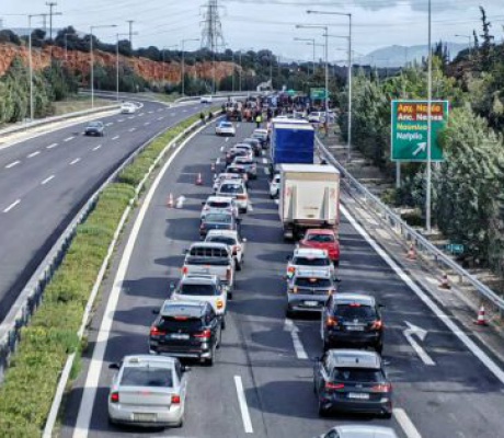 Κυκλοφοριακές ρυθμίσεις λόγω του αγροτικού μπλόκου στον κόμβο Αρχαίας Νεμέας