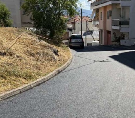 Κώστας Τζιούμης: «Αλλάζουμε την εικόνα της πόλης μας με εκτεταμένα έργα ασφαλτόστρωσης» (εικόνες)