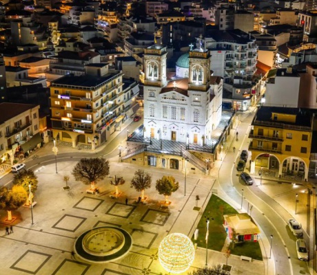 Μαγική, υπέροχη η Χριστουγεννιάτικη Τρίπολη από ψηλά! (vd)