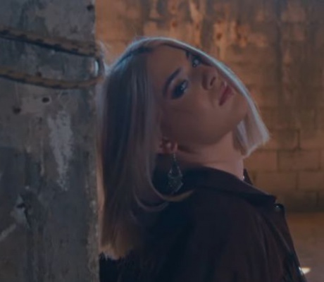 Κυκλοφόρησε το νέο τραγούδι της Κωνσταντίνας Κατσογιάννη! (vd)