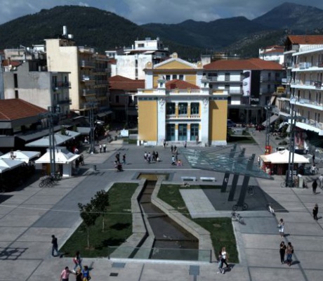 Η απόφαση της Δημοτικής Κοινότητας Τρίπολης για την ανάπτυξη τραπεζοκαθισμάτων στην Πλατεία Πετρινού