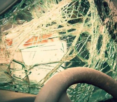 Τραγωδία στην Ε.Ο. Τρίπολης–Σπάρτης | Αυτοκίνητο έπεσε πάνω σε βράχο - Νεκρός ο οδηγός