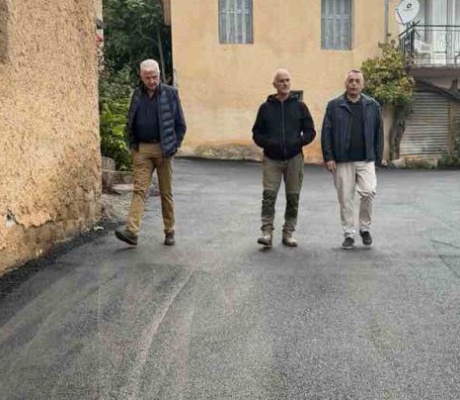 Ασφαλτοστρώσεις σε Σημιάδες και Δάρα | Τζιούμης: «Συνεχίζουμε με έργα σε όλα τα χωριά μας» (vd)