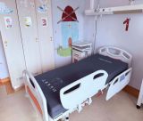 Παναρκαδικό Νοσοκομείο | Ηλεκτροκίνητα κρεββάτια και κομοδίνα με ενσωματωμένη τραπεζοτουαλέτα στους θαλάμους ασθενών