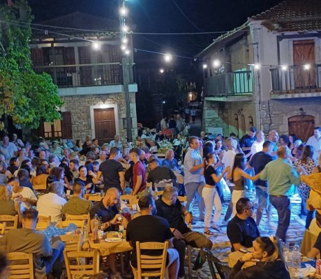Τέλος καλοκαιριού με το δυναμικό πανηγύρι στην Παναγιά Γορτυνίας! (vd)