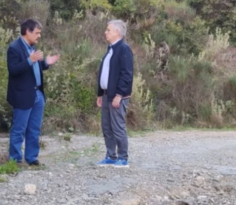 Μάκαρης - Φαράντος: "Οι αρμόδιοι δεν βλέπουν την κατάσταση του δρόμου προς τη Μονή Φιλοσόφου;"