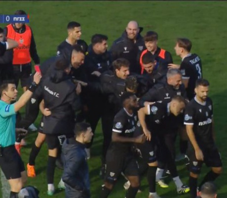 Με το ... ένα πόδι στη Super League 1 η Καλαμάτα!