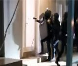 "Ντου" αστυνομικών σε σπίτι Ρομά - Εξαπατούσαν ηλικιωμένους ως «υπάλληλοι» του ΔΕΔΔΗΕ - Συλλήψεις και στην Κόρινθο (vd)