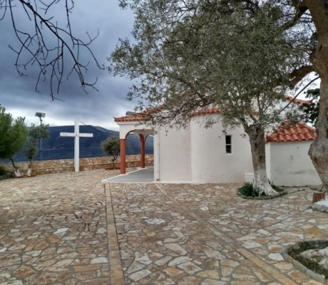 Θεία λειτουργία στο εξωκλήσι της Αγίας Παρασκευής στα Κάτω Δολιανά