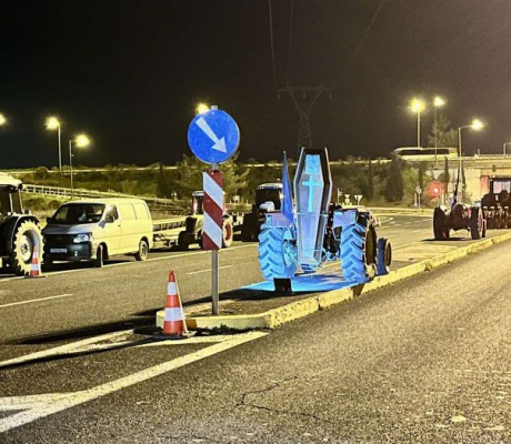 Τα τρακτέρ θα παραμείνουν στους δρόμους - Αν θα γίνουν νέα μπλόκα, θα κριθεί από τη συνάντηση με τον Πρωθυπουργό