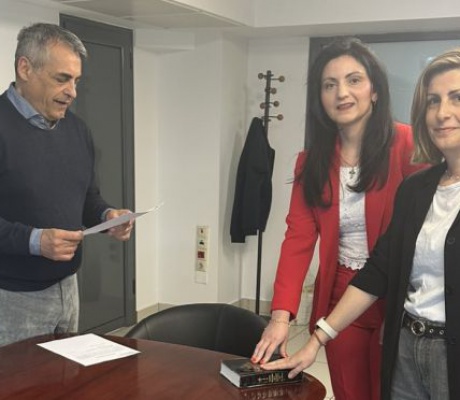 Κώστας Τζιούμης: “Καλωσορίζουμε στο Δήμο Τρίπολης 2 νέους υπαλλήλους” (εικόνες)