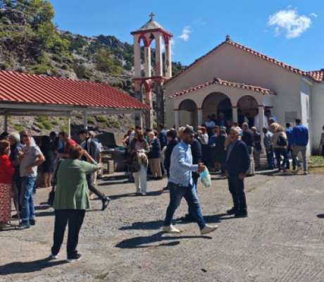 Δυρράχι Μεγαλόπολης | Δευτέρα του Αγίου Πνεύματος στο εξωκκλήσι της Αγίας Τριάδας (εικόνες)