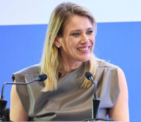 Υφυπουργός Εργασίας: "Στόχος κατώτατος μισθός άνω των 950 ευρώ"