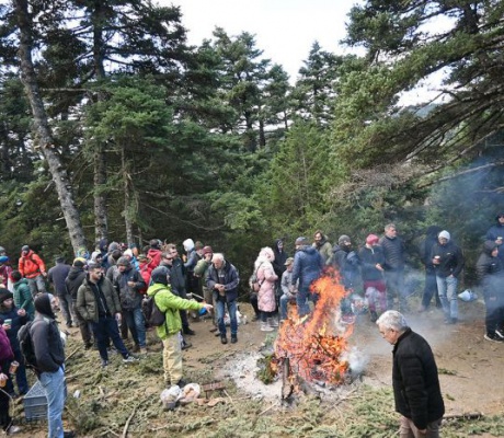 Άλλη μια μέρα στα βουνά | Νέα πορεία ενάντια στην καταστροφή του Πάρνωνα (εικόνες)