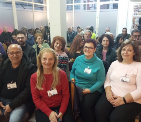 Τα μέλη του Εργαστηρίου Δημοσιογραφίας του ΚΑΠΗ Τρίπολης στο ανοιχτό εργαστήρι φωτογραφίας με τον Robert Rombout