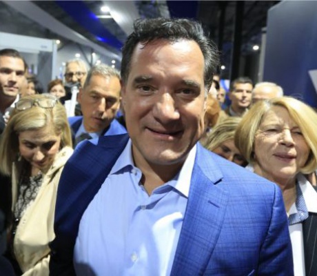 Γεωργιάδης κατά Δένδια: "Απορώ με υπουργούς που επέλεξαν να λείπουν από τη γιορτή της ΝΔ επειδή λέει είχαν άλλες υποχρεώσεις"