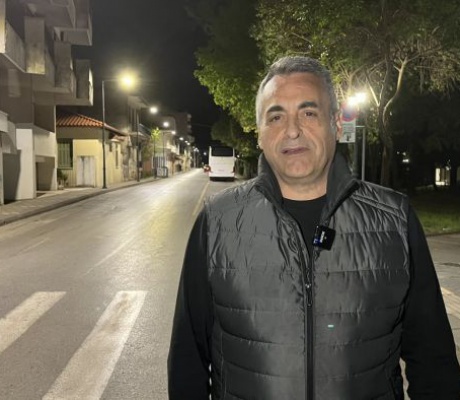 Φωτίστηκε η "Παπαρρηγοπούλου" στην Τρίπολη | Κώστας Τζιούμης: «Κάνουμε καλύτερο τον τόπο μας» (vd)