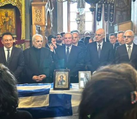 Η συγκίνηση, το παρασκήνιο και τα ενδιαφέροντα στιγμιότυπα στην κηδεία του Δημήτρη Τσιγκούνη