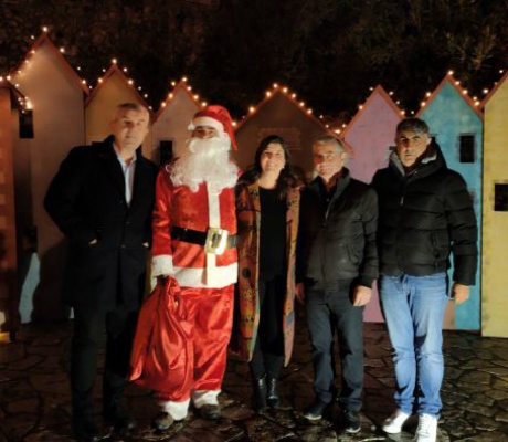 Άναμμα χριστουγεννιάτικου δέντρου στην Καρύταινα (εικόνες)