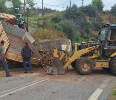Λιβαδάκι Γορτυνίας | ''''Ατύχημα σε δρόμο ανάγκης που δεν δόθηκε ποτέ επίσημα και όλοι περνάμε με δική μας ευθύνη και από ανάγκη"