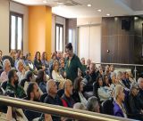 Πάνω από 200 άτομα στο Διασυνεδριακό για την ομιλία της Μαρίας Ευθυμίου - Εντυπωσιασμένη από την Βιβλιοθήκη Δημητσάνας! (vd)