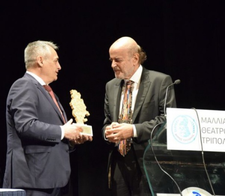 Κώστας Τζιούμης: «Ο κ. Παπαδημητρίου αποτελεί κόσμημα και καύχημα για τον τόπο μας»