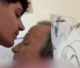 Το viral βίντεο από τον αποχαιρετισμό εγγονού με την γιαγιά του που έκανε όλο το διαδίκτυο να κλαίει (vd)