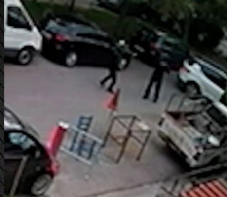 Καρέ - καρέ ο ξυλοδαρμός του 58χρονου στον Νέο Κόσμο, που τον οδήγησε στον θάνατο (vd)