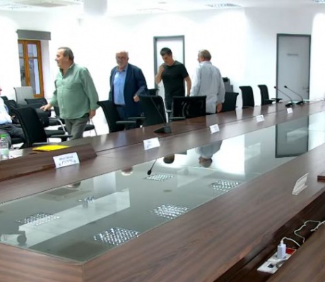 Αποχώρησε από το Δημοτικό Συμβούλιο η παράταξη Χριστογιαννόπουλου για το ζήτημα του Επιχειρηματικού Πάρκου στο Ψαθί