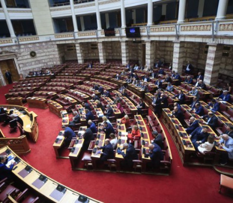 Απορρίφθηκε η πρόταση του ΠΑΣΟΚ για Εξεταστική για τις υποκλοπές – Σύγκρουση με αποχώρηση της αντιπολίτευσης πλην της Πλεύσης Ελευθερίας