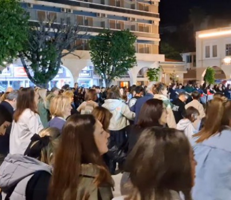 Εκατοντάδες χορευτές γέμισαν την πλατεία Αγίου Βασιλείου στην Τρίπολη! (vd)