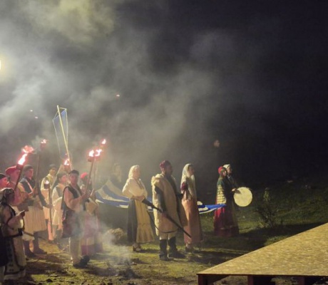 Μια βραδιά γεμάτη ιστορία και συγκίνηση στα Τρόπαια Γορτυνίας - Αναβίωσε ο ξεσηκωμός του '21! (εικόνες)