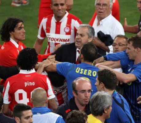 Σαν σήμερα | Ο "τελικός της ντροπής" με τον Ολυμπιακό και η κλοπή Κυπέλλου από τον Αστέρα (vd)
